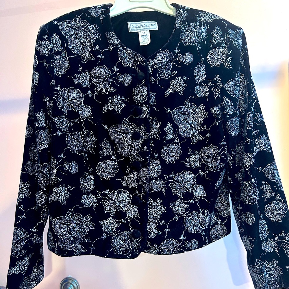 vintage blazer. slight V neck with buttons.  sparkling flowers on black velvet